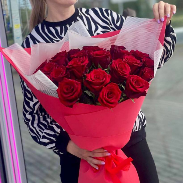 Букет 25 роз Эквадор "Шарлиз" (6.1)