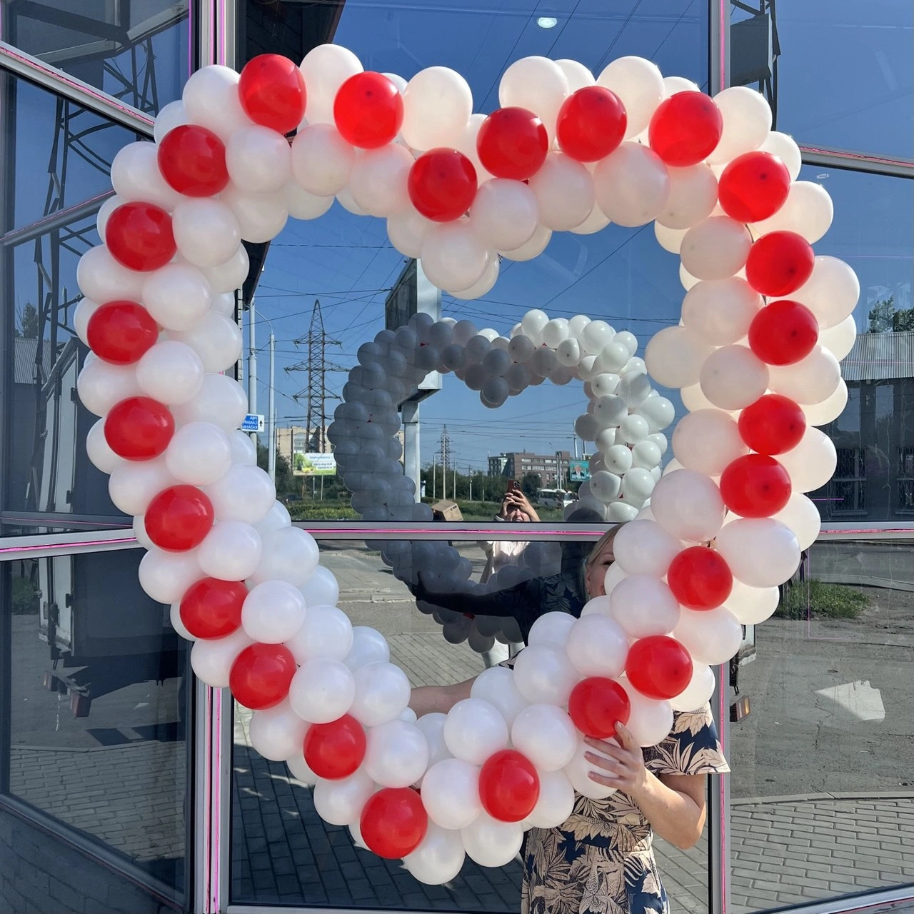 Белое сердце из шаров